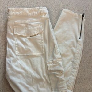Vineyard Vines Stylish Cream Cargo Pants with Zipper Detail